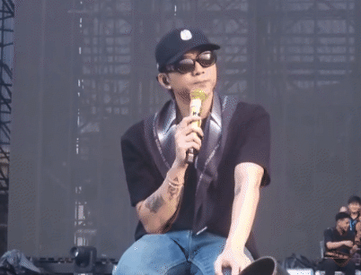  SOOBIN khóc nức nở vì bị fan quay lưng