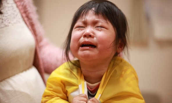 Trẻ hay khóc và cố nhịn không khóc từ nhỏ lớn lên sẽ có sự khác biệt một trời một vực, cha mẹ TUYỆT ĐỐI đừng xem nhẹ!