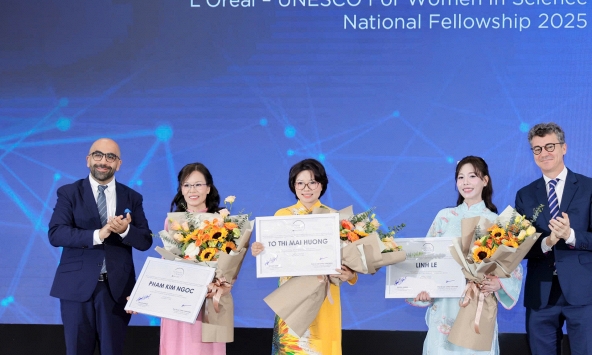 Lễ trao học bổng quốc gia L’Oréal – UNESCO: 16 năm kiến tạo bệ phóng cho nữ giới trong cuộc đua khoa học toàn cầu