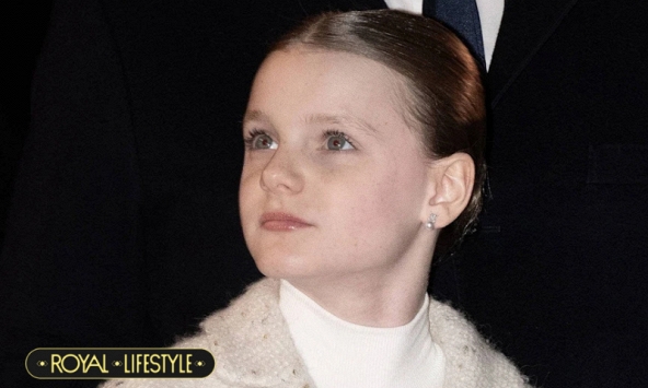 Công chúa Gabriella gây sốt với váy trắng Dior lấp lánh: Nhìn là muốn sắm đồ Noel cho con gái