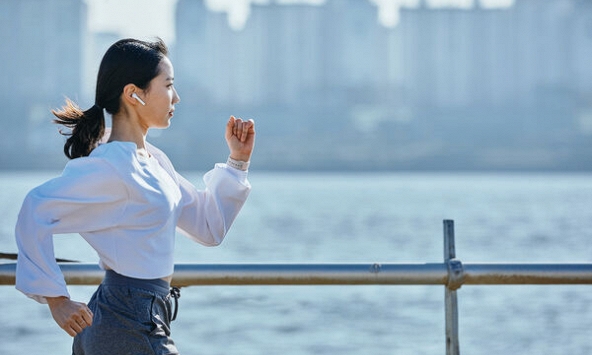 Thấy trời 'mờ ảo' đừng lao ra đường - Chị em chăm chỉ chạy bộ mỗi sáng cần nhớ kỹ điều này