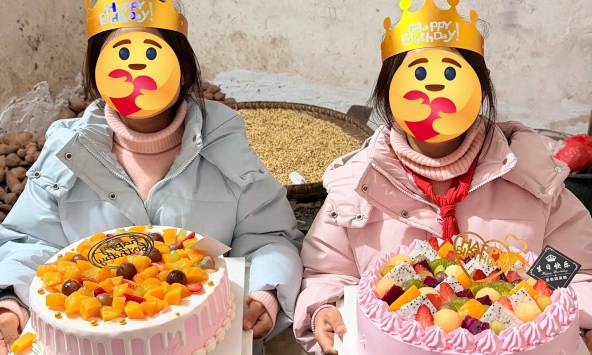 Chỉ là hai chiếc bánh sinh nhật, sao lại gây bão thế này?