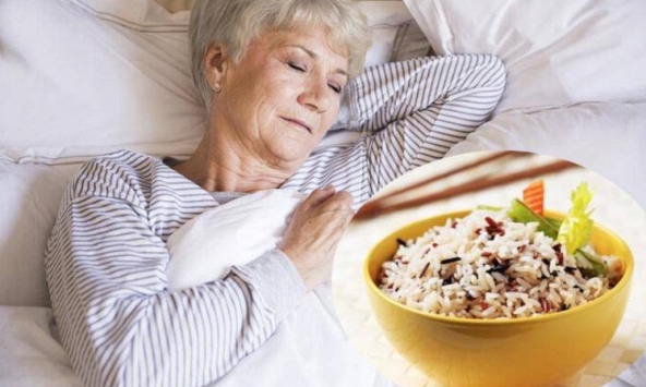 Lượng đường trong máu của một phụ nữ 50 tuổi đã giảm từ 16 xuống 5,5 trong 6 tháng: Ba thói quen hạ đường huyết rất đáng học hỏi