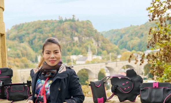 Nữ thiết kế muốn viết lại vị thế thời trang Việt bằng những chiếc túi xách “chuẩn luxury - đậm bản sắc Việt”