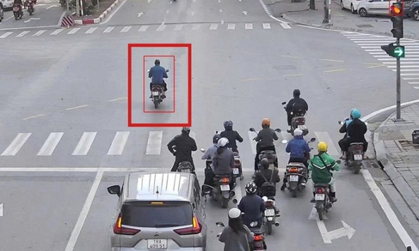 Nói thì lại tự ái, 703 người vượt đèn đỏ ngã tư trong 1 ngày!