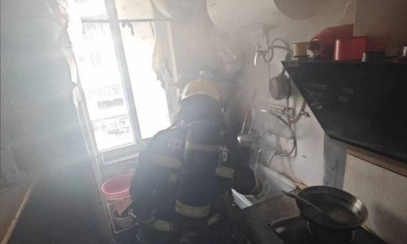 Học sinh vắng mặt không báo trước, gọi 11 cuộc đều bị ngắt: Thầy giáo lao đến tận nhà và phát hiện điều kinh hoàng