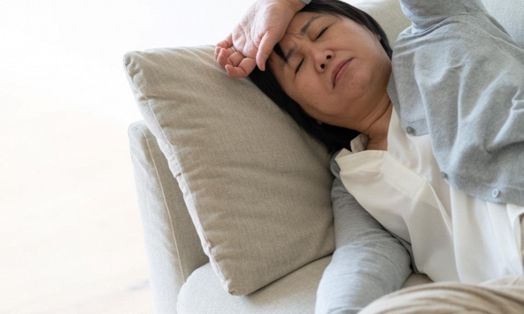 Thấy 1 dấu hiệu lặp lại cả tháng, người phụ nữ phát hiện bị ung thư: Có 5 bất thường buổi sáng bác sĩ bảo 'đi khám ngay kẻo muộn'