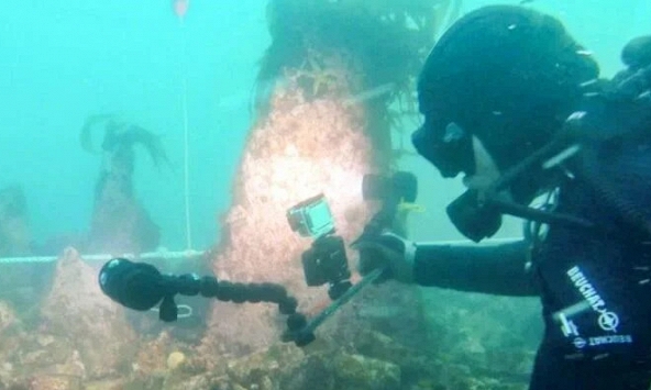 Phát hiện bức tường 7.000 năm tuổi dưới đáy biển nước Pháp