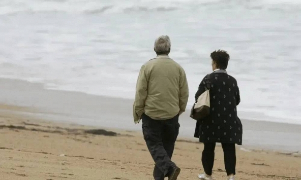 Một góa phụ lớn tuổi kể lại: Chỉ sau khi chồng qua đời, tôi mới nhận ra rằng cách sống tốt nhất được tóm gọn trong 4 từ