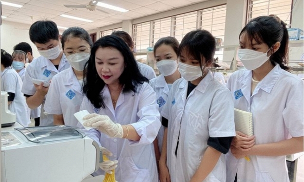 Chiến lược khơi dậy và phát huy tiềm năng của lực lượng nữ trí thức 