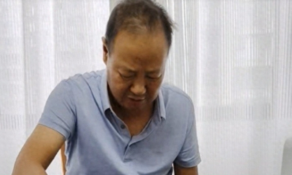 Giáo viên suy thận giai đoạn cuối: 10 năm lọc màng bụng 4 lần/ngày, đi giày ngoại cỡ để lên lớp