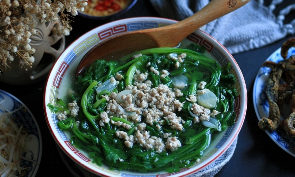 Mùa đông nhất định đừng bỏ qua rau cải cúc: Vừa giúp ngủ ngon hơn, vừa “giải nhiệt” cho gan và hỗ trợ cơ thể thải độc tự nhiên