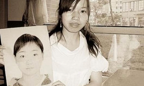 Cô gái đột nhiên 'không tồn tại' trên giấy tờ: 5 năm sau phát hiện có người sống, học đại học và xin việc thay mình