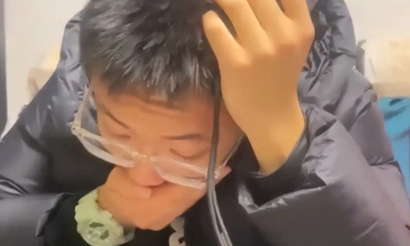 Nhìn cảnh này, người lớn có thật sự ổn không?