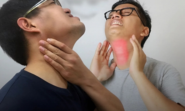 4 bệnh ung thư cùng 'xuất hiện' khi bị đau họng, người đàn ông không ngờ dù chăm tập thể dục nhưng lại làm 3 điều này mà mắc bệnh