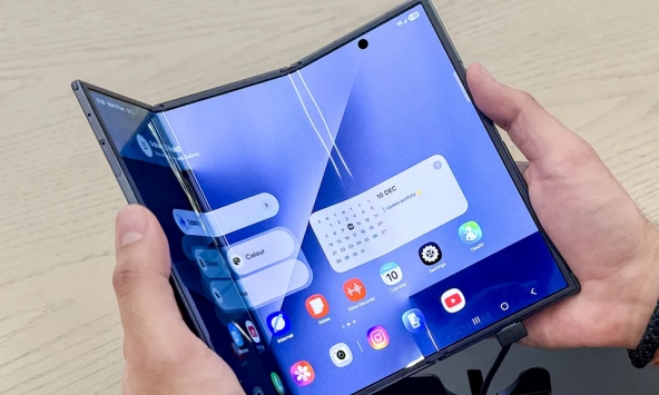 Chịu lỗ cho mỗi chiếc Galaxy Z TriFold bán ra, Samsung đặt cược vào tương lai điện thoại gập ba