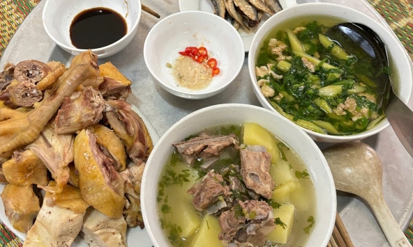 Mâm cơm cuối năm của 1 gia đình vừa trả hết nợ: Không vén khéo, 0 đồng tiết kiệm nhưng... vui!