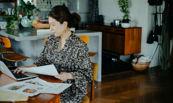 Sống 65 năm, mẹ tôi có 5 chiêu giữ nhà sạch như mới xây, không tốn một giọt mồ hôi dọn dẹp