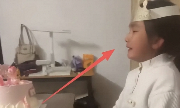 'Tổ chức sinh nhật thôi mà cũng khóc lóc, tức chết người!'