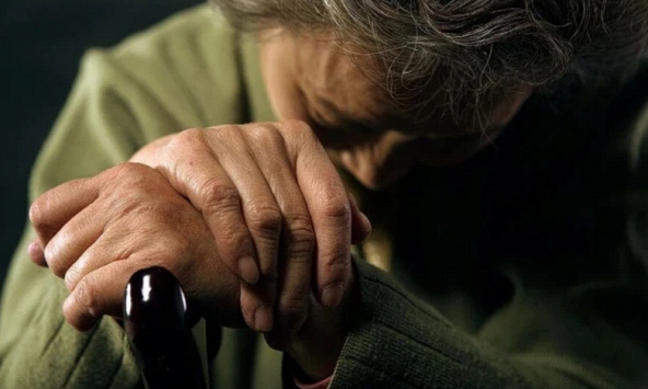 Vì sao nhiều người mới ngoài 40 đã bắt đầu có 'mùi người già'? Không phải do ở bẩn như nhiều người vẫn nghĩ