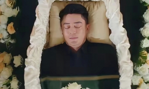 Sốc với hình ảnh Hoắc Kiến Hoa tự tổ chức đám ma cho mình