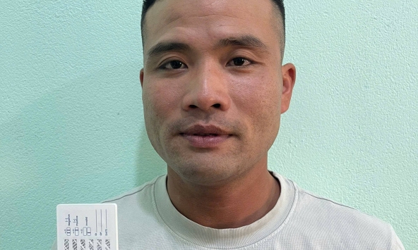 Thi hành Lệnh bắt tạm giam Đoàn Hát Vang sinh năm 1996