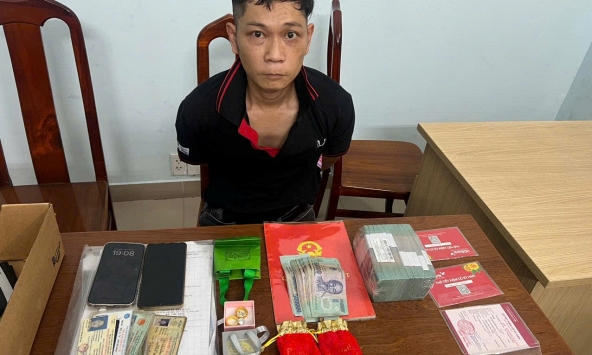 Phát hiện hơn 1 tỷ đồng, 11 chỉ vàng, 3 sổ tiết kiệm trong cốp xe máy, Đỗ Tấn Được 'cuỗm sạch' rồi đi mua quà cho bạn gái 