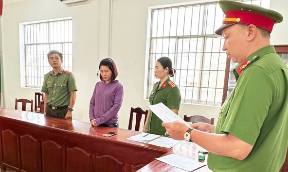 Bắt tạm giam, khám xét nơi ở của 'bà chủ' Phạm Huỳnh Tuyết Phượng  