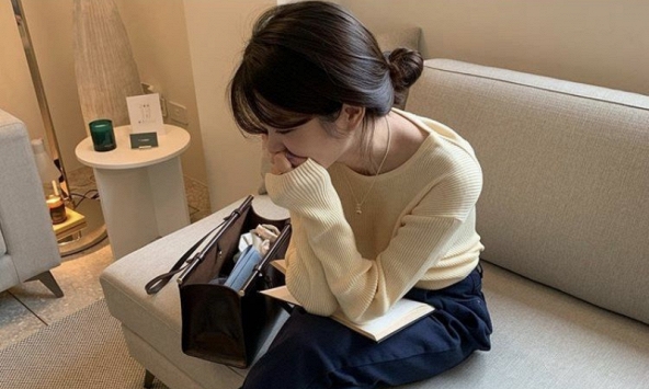 Chồng không cho đi làm, vợ chết sững phát hiện ra sự thật đằng sau khoản tiền hơn 1 tỷ đồng