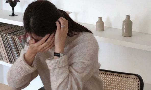 Chồng tự nộp hết tiền lương, vợ chết sững phát hiện sự thật sau 2 năm chung sống