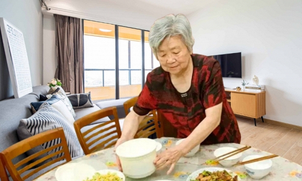 Mua chung cư 8 tỷ đón bố mẹ lên sống cùng, 1 năm sau phải bán nhà vì lý do không ngờ