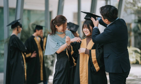 Giáo viên 30 năm trong nghề nói thẳng: Không biết tiên tri nhưng nhìn 3 dấu hiệu ở bố mẹ, tôi biết học sinh đó 90% lớn lên thành công