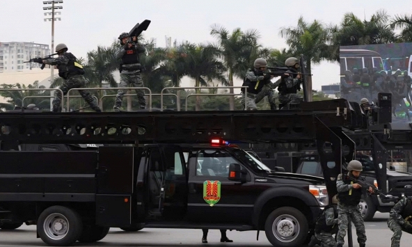 Hình ảnh hàng nghìn cảnh sát tinh nhuệ và dàn khí tài hiện đại diễn tập bảo vệ Đại hội Đảng