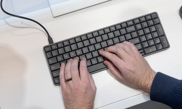 Thiết bị kỳ lạ của HP: Máy tính All-In-One hay bàn phím văn phòng?