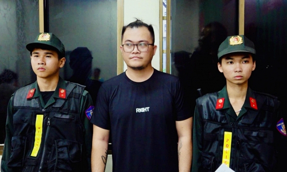 Bắt 'trùm' khí cười 9X thu lợi hơn 100 tỷ đồng từ các quán bar, vũ trường