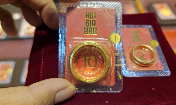 Giá vàng đột ngột tăng rất mạnh, tiến sát mốc kỷ lục sau một quy định mới của Ngân hàng Nhà nước