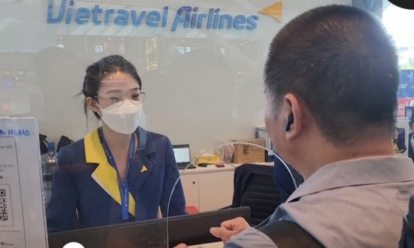 Delay gần 60 tiếng, hành khách phản ánh, Vietravel Airlines nói gì?