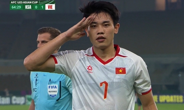 Đình Bắc là thần! Hạ đẹp U23 Saudi Arabia, chào cờ ăn mừng cỡ này thì thật sự 'out trình'