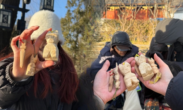 Cơn sốt 'gỗ điêu khắc thảm họa' LinaBell: Xấu lạ nhưng ai cũng muốn sở hữu!