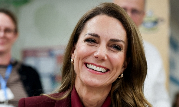 Màu tóc 'Bronde' là gì mà khiến Kate Middleton mê mẩn? Xu hướng nhuộm tóc 2026 'ăn gian' tuổi cho nàng công sở muốn F5 bản thân