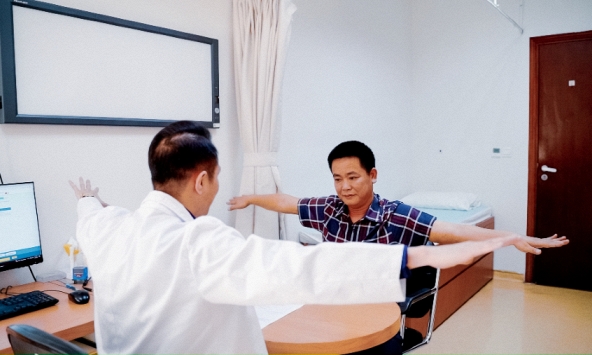 1 công nghệ đặc biệt giúp bệnh nhân thoát cảnh khuỷu tay biến dạng hiếm gặp suốt 27 năm