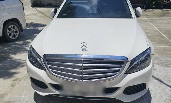 Chiếc Mercedes bị 'bỏ rơi' gần 2 năm không ai đến lấy: Tiết lộ về người mang xe đến sửa và sự bất thường