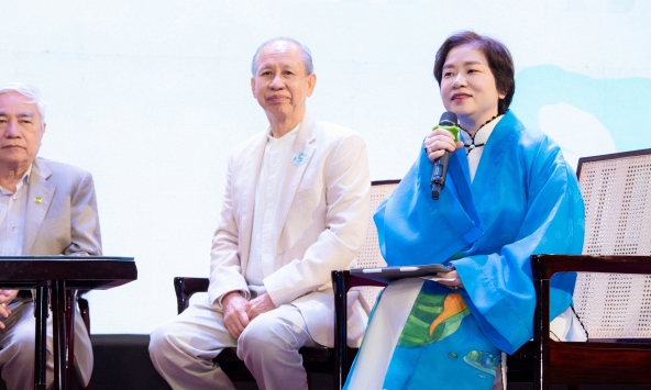 Tác giả Trần Tuệ Tri –người phụ nữ Việt Nam toàn cầu chọn đi cùng đất nước