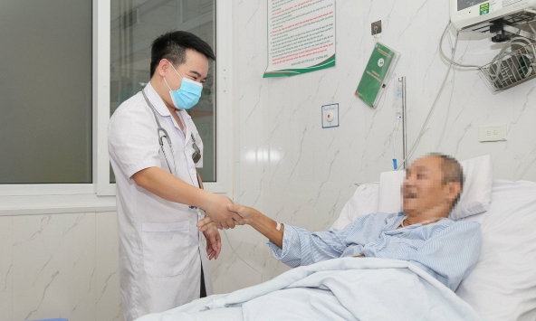 Người đàn ông 53 tuổi đột ngột ngã gục, hôn mê sâu ngay khi vừa chơi tennis, bác sĩ bệnh viện Đức Giang đưa ra khuyến cáo  