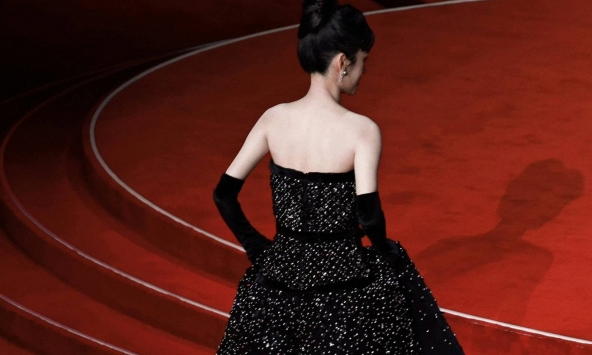 Showbiz có 1000 thiên kim tiểu thư thì mỹ nhân này vẫn là số 1: Sang từ tận xương tủy, đẹp chấn động thế gian