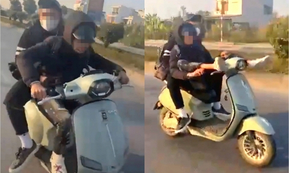 Tịch thu phương tiện của thiếu niên dùng chân lái xe 