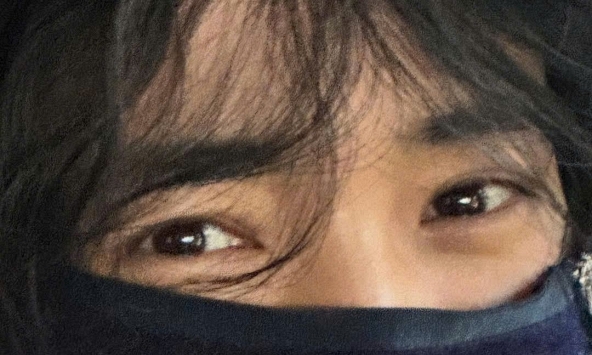 Cả MXH truy lùng danh tính ngôi sao bịt kín mặt: Ai cũng đoán Ji Chang Wook, Cha Eun Woo nhưng đáp án là 1 mỹ nhân