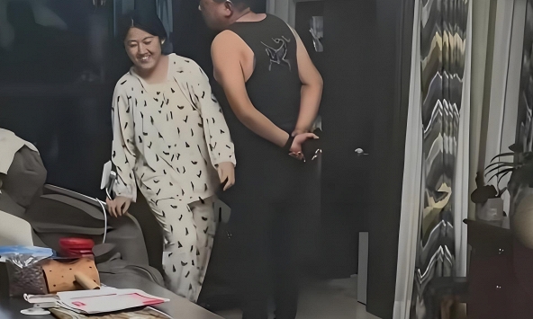 'Con gái lớn thế này còn làm vậy thì coi sao được?'