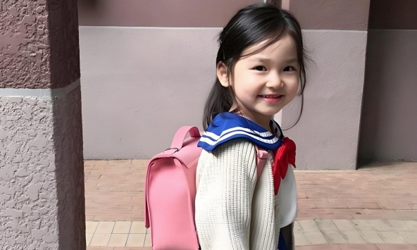 Giáo viên 30 năm phán: Không biết tiên tri nhưng nhìn vào cặp sách của đứa trẻ, tôi nhìn được tương lai em sẽ giàu sang hay chật vật