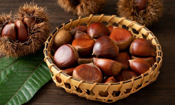 Hạt dẻ - món ăn cứu đói mùa đông hay “cái bẫy” sức khỏe? 3 nhóm người nên dừng lại